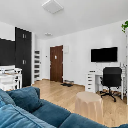 West - Location, Parking, Near Park By Rentujemy *