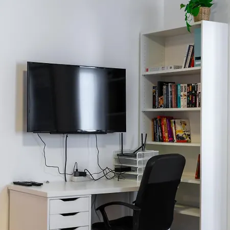 Apartment West - Location, Parking, Near Park By Rentujemy *
