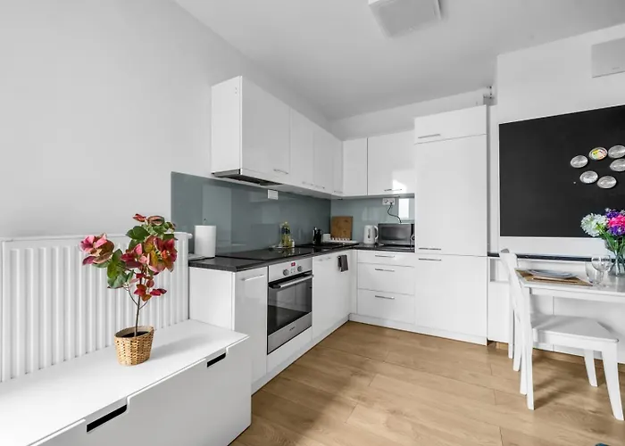 West - Location, Parking, Near Park By Rentujemy وارسو