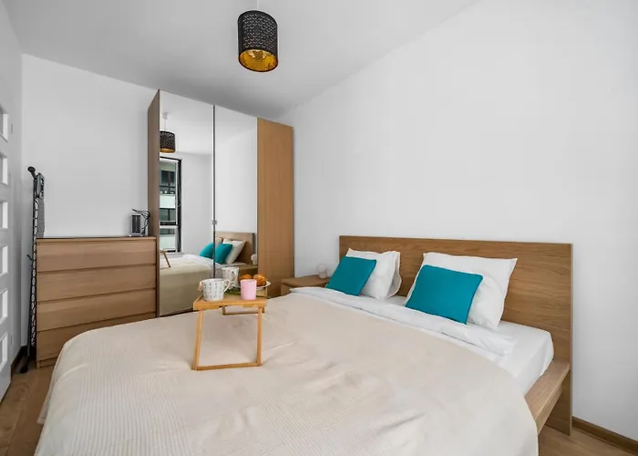 West - Location, Parking, Near Park By Rentujemy شقة *