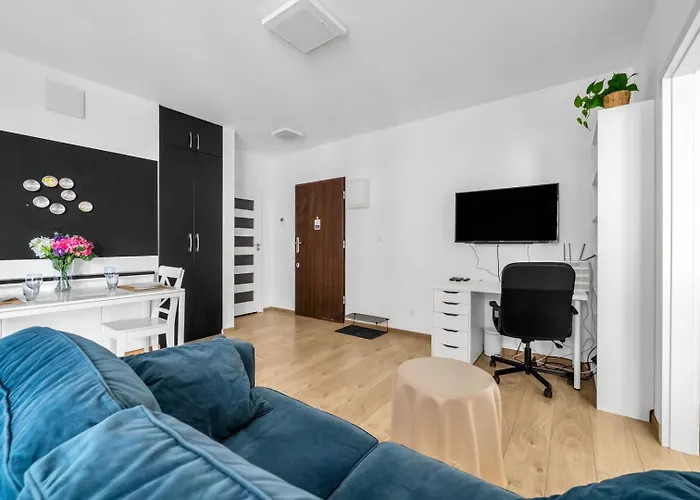 West - Location, Parking, Near Park By Rentujemy *