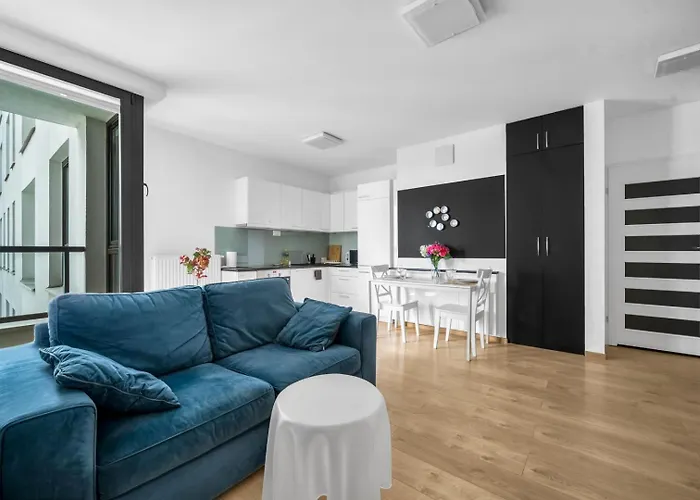 West - Location, Parking, Near Park By Rentujemy شقة